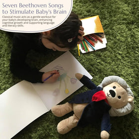 Vosego Ludwig bear plays seven Beethoven pieces for early musical discovery.