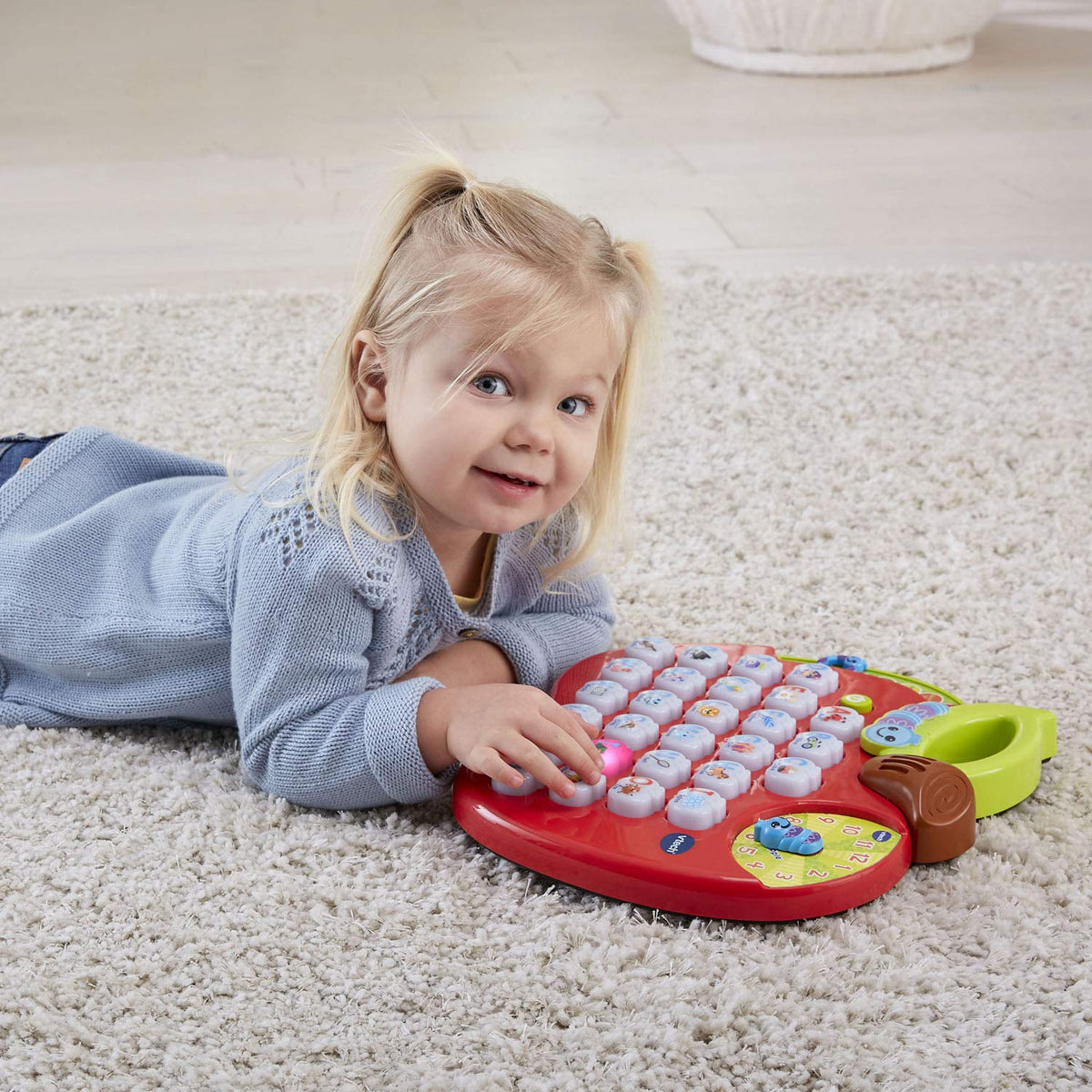 Worm feeding game teaching counting with a friendly interactive companion