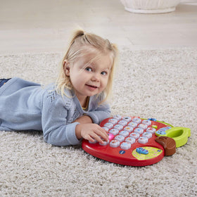 Worm feeding game teaching counting with a friendly interactive companion