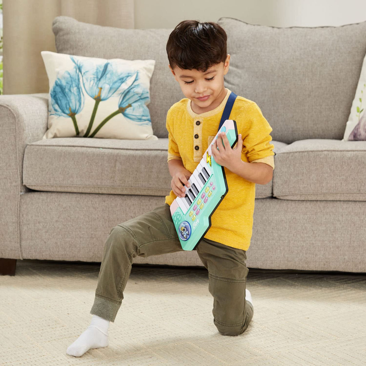 Restaurant roleplay with Bluey Keytar creates themed storytelling moments.