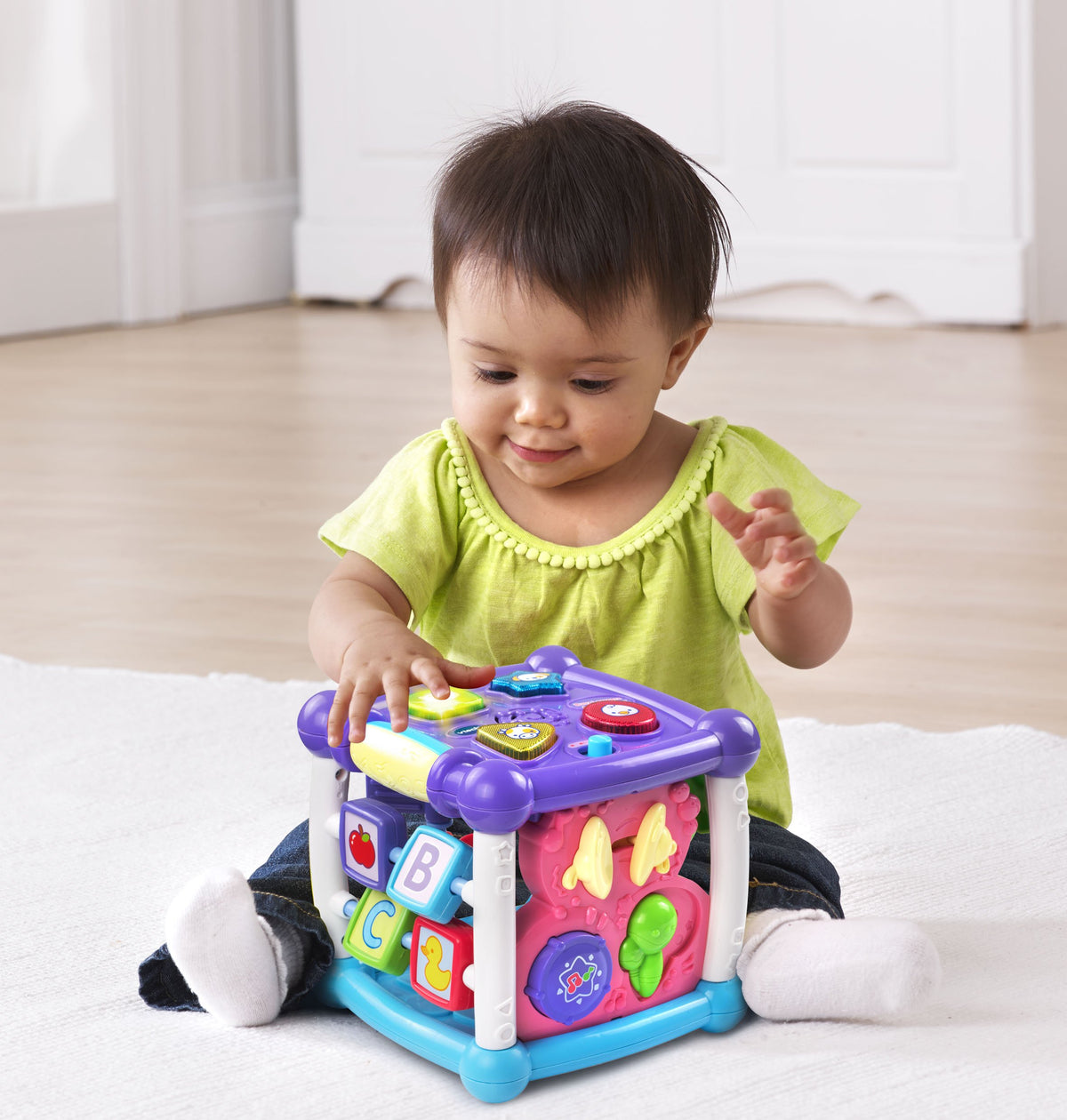 Colorful animal shapes and buttons teaching names and sounds