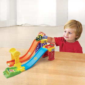 Package may vary slightly to improve feature alignment and play value.