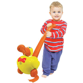 Waddles the Waddle Duck requires no batteries, with playful quacks during walking.