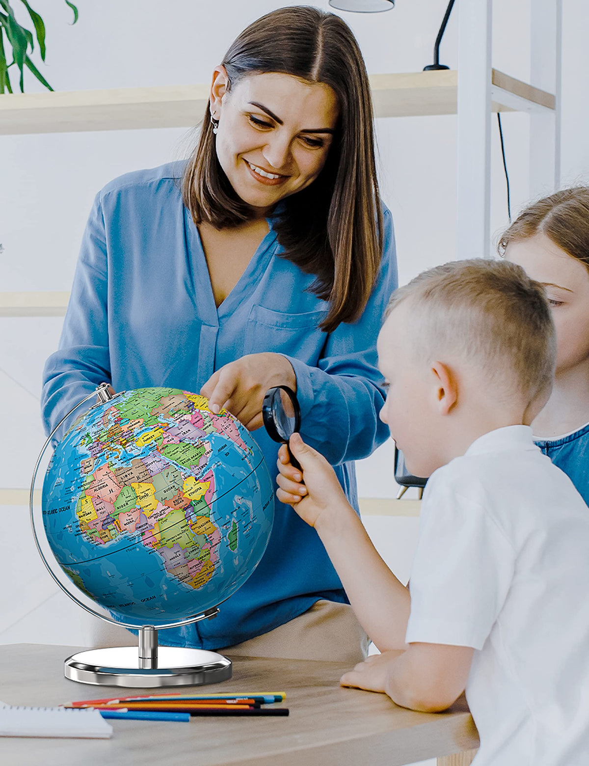 Waldauge classroom decor enhances geography learning and curiosity.