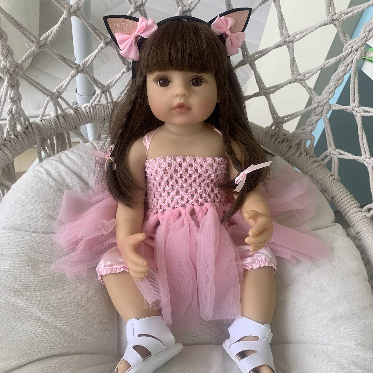 Wamdoll hand-applied wig with acrylic eyes enhances lifelike charm.