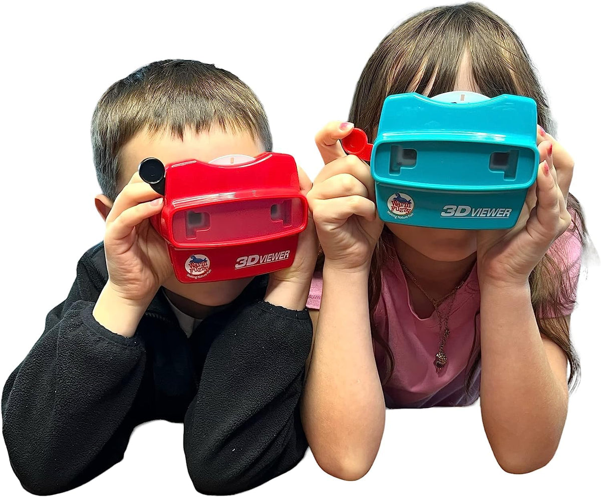 Warm Fuzzy 3D Viewfinder Sea Life usage demonstrates easy one-handed navigation for independent exploration.