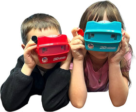 Warm Fuzzy 3D Viewfinder Sea Life usage demonstrates easy one-handed navigation for independent exploration.