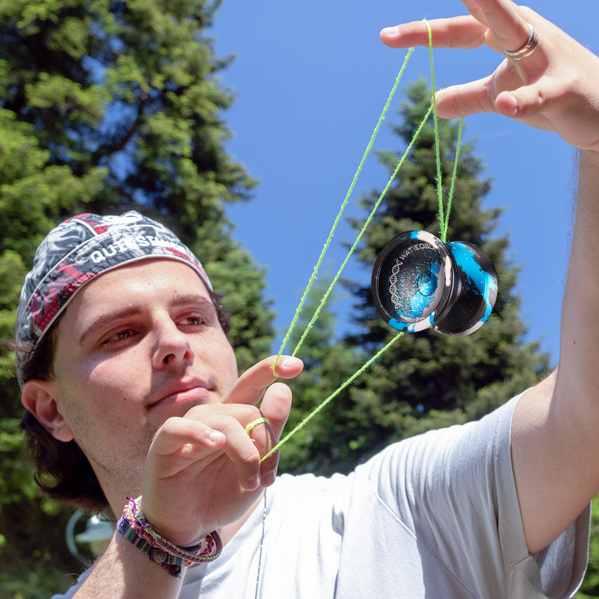 WATIEOBOO C130 comes with fluorescent green strings for high visibility during practice