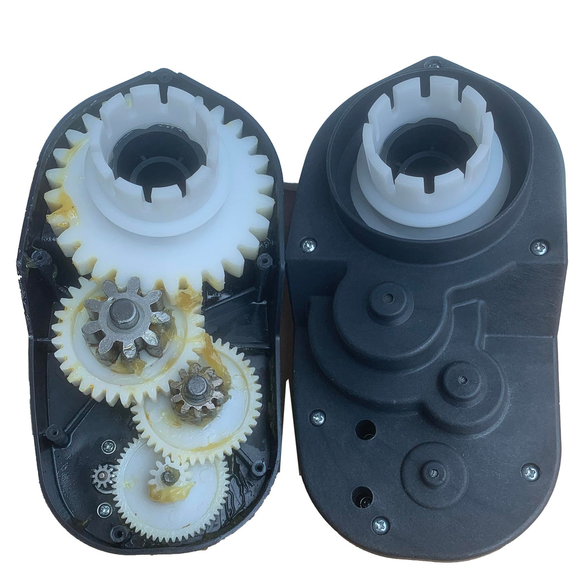 Durable composite shell of the Weelye gearbox protects internal parts.