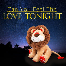 WEIGEDU Love Lion mane detail showcases one-piece fluff that stays intact during hugs.