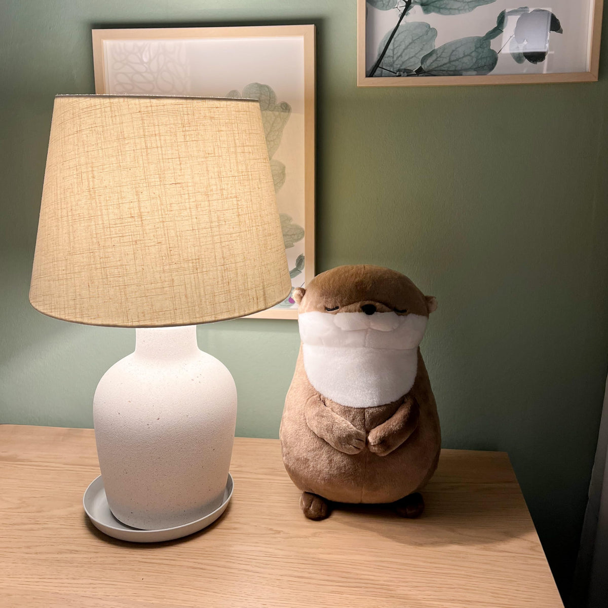 WEIGEDU Otter plush in gift-ready packaging for birthdays or holidays.