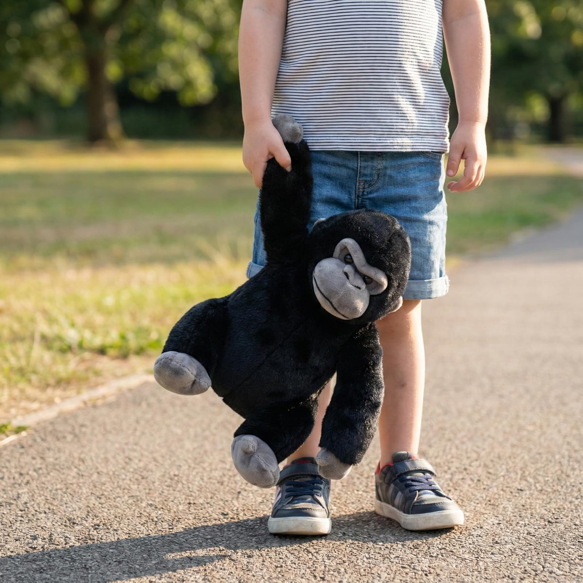 WEIGEDU realistic gorilla ape design inspires wildlife curiosity
