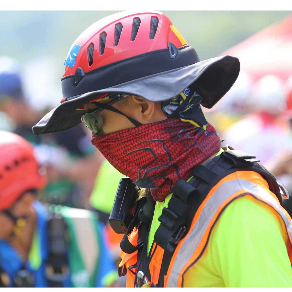 Weiking sun hat focuses on eye protection from glare during elevated tasks
