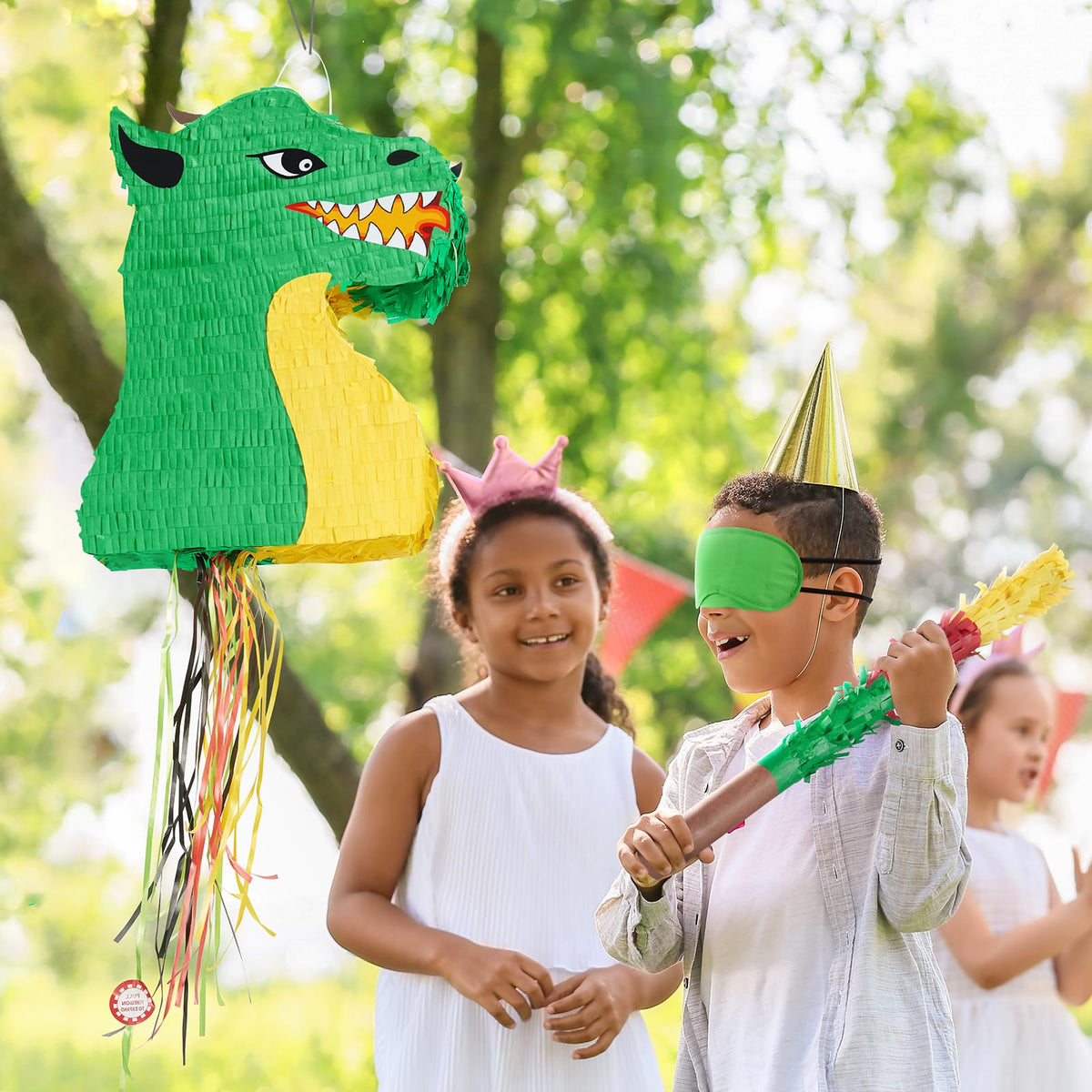 WERNNSAI dinosaur-themed party decor enhances outdoor birthday parties