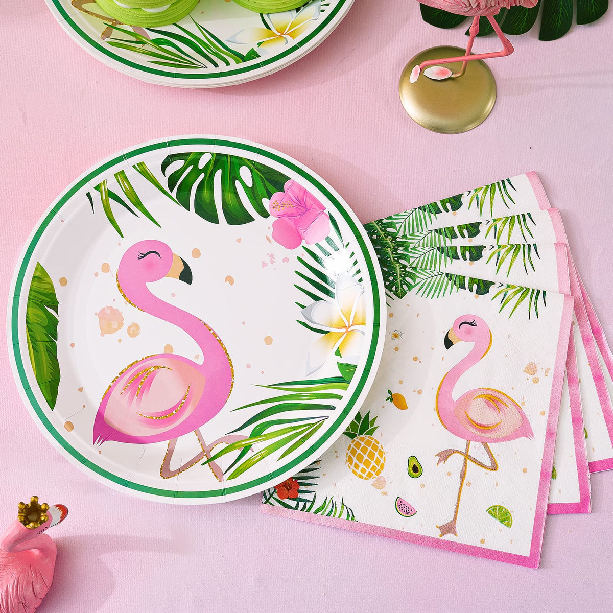 WERNNSAI Flamingo napkins close-up ideal for quick cleanups