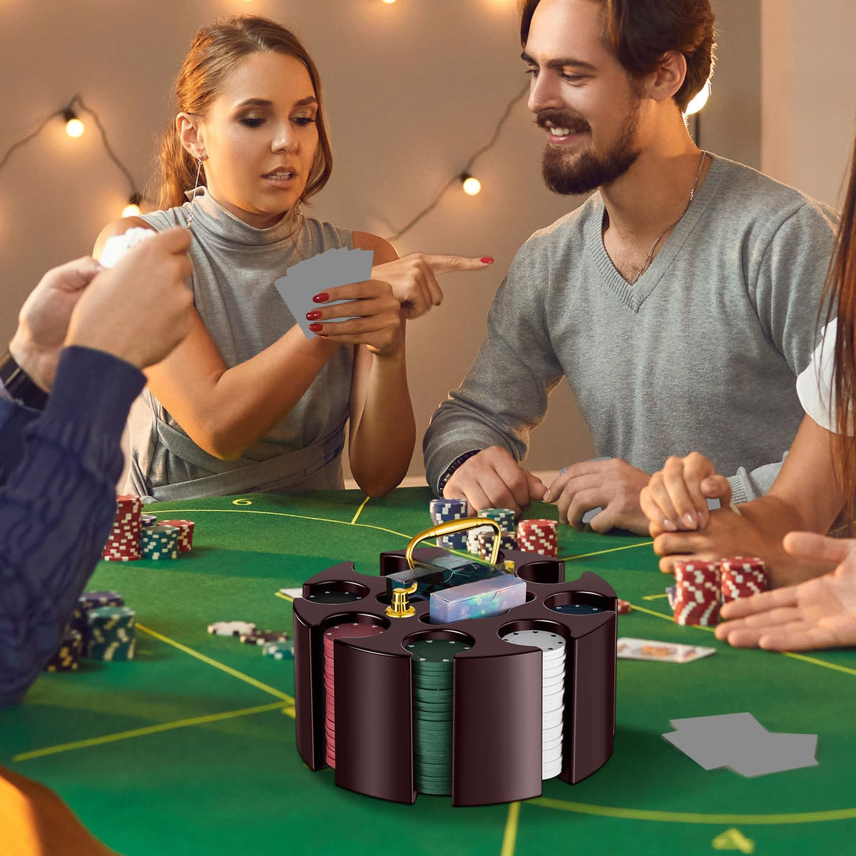Wettarn compact storage keeps 200 chips neatly in one case