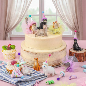 Weysat party table display uses colorful animals for cohesive decor.