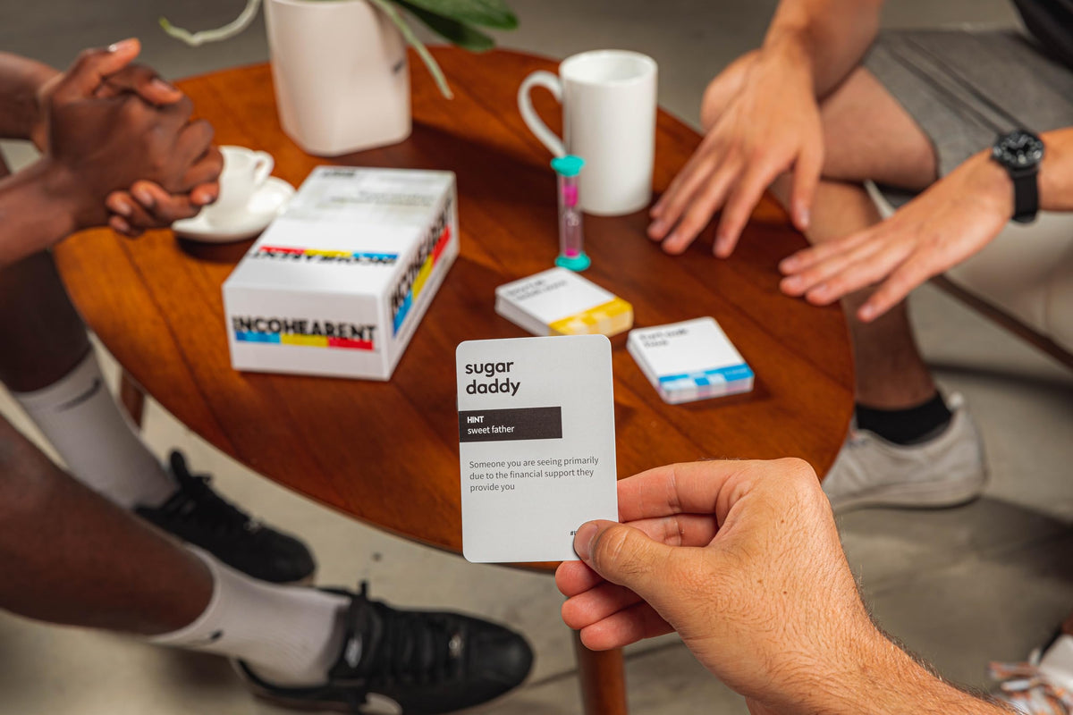 What Do You Meme? Incohearent Edition 2 players laughing, ideal for parties and get-togethers.