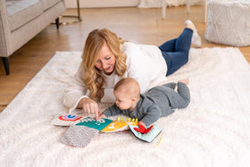 WIMMER Seek & Peek Book compact design with ribbons for easy storage on the go