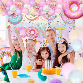 Winrayk balloon dots pack adds texture for playful party decor