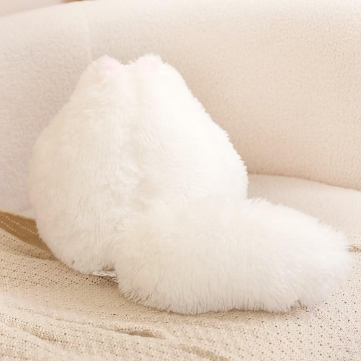 Winsterch fat cat tail fluff close-up showing extra cuddly charm.