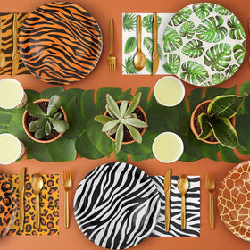 WIQEDOHA packaging set highlights 50 plates and 50 napkins for convenient disposable tableware.