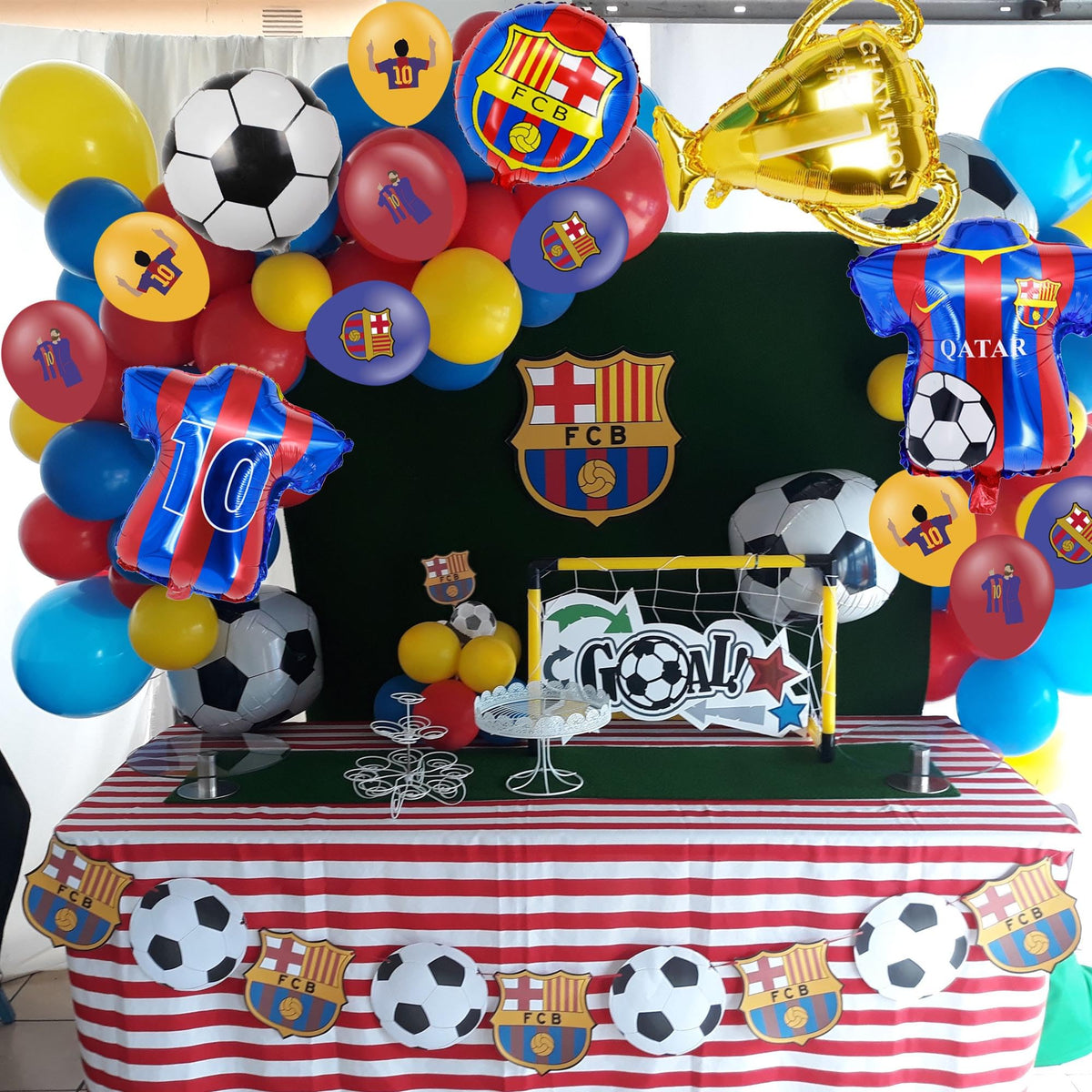 WOOACME party-favor balloons create memorable take-home keepsakes.