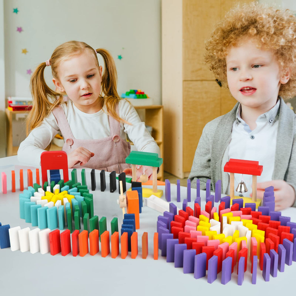 Wondertoys storage bag helps keep dominoes organized between sessions.