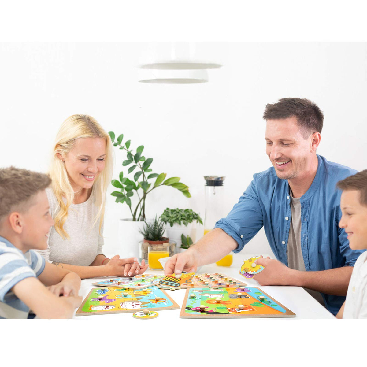 WOOD CITY educational toddler puzzle set encourages pattern recognition and coordination.