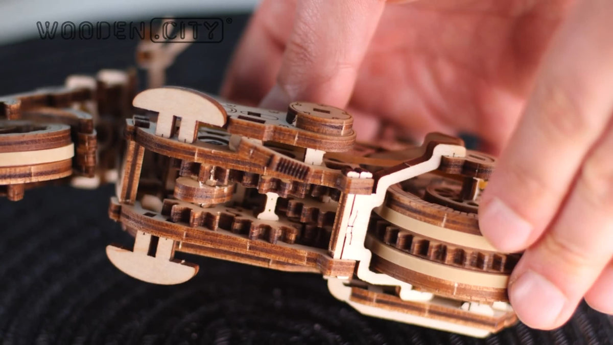 WOODEN.CITY Cruiser V-Twin puzzle piston action demonstrates moving parts.