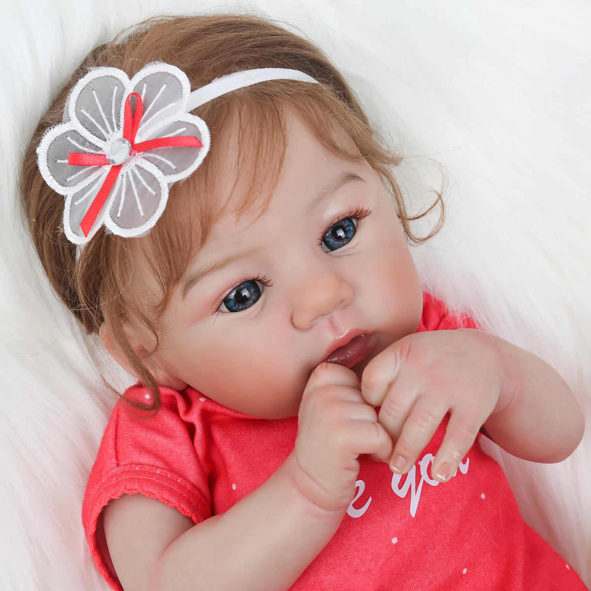WOOROY Weighted body provides comforting heft during hugs.