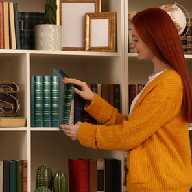 WOT I 9-pocket double-sided pages maximize card capacity and quick access.