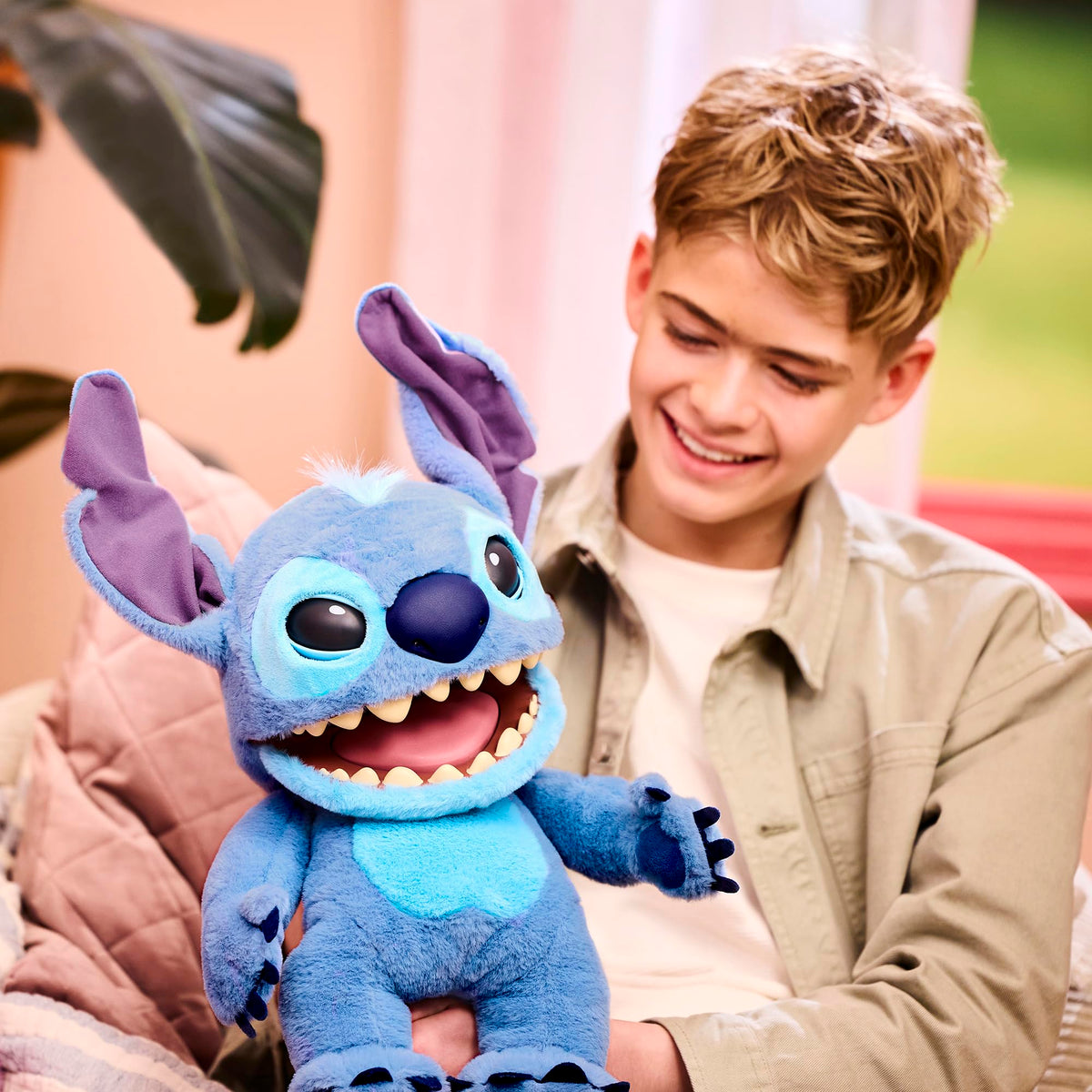 Interactive toy Stitch Puppetronic encourages imaginative play and storytelling