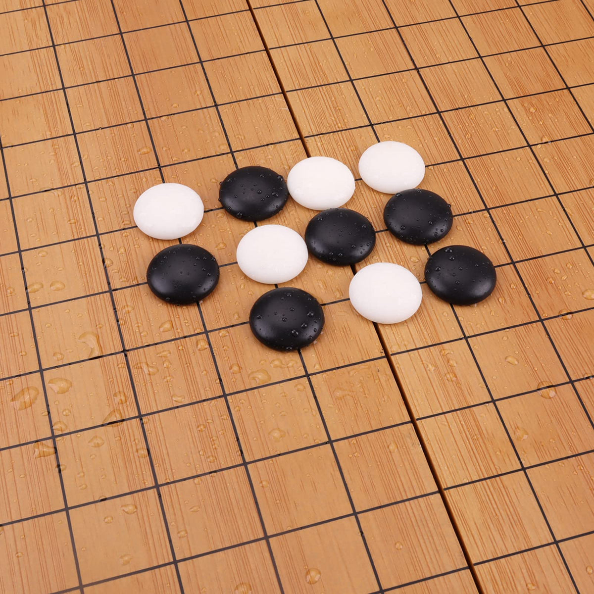 Wowwoody black convex stones for crisp contrast during play.