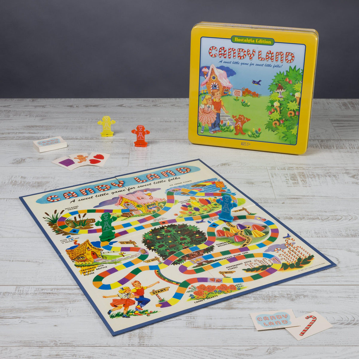 Candy Land Nostalgia Edition Gingerbread Men pieces offer classic, easy-to-hold play.