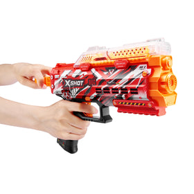XSHOT Hyper Gel Stinger battle-ready setup for outdoor games.