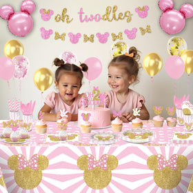XSOOH Oh Twodles garland creates whimsical party backdrop for cozy photo moments