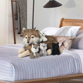 XYHQYB wolf family decor idea for kids' rooms and shelves.