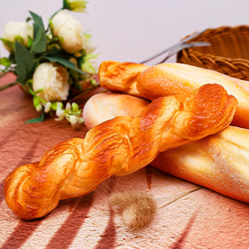 Yatinkim spring onion loaf image, decorative bread prop for events.
