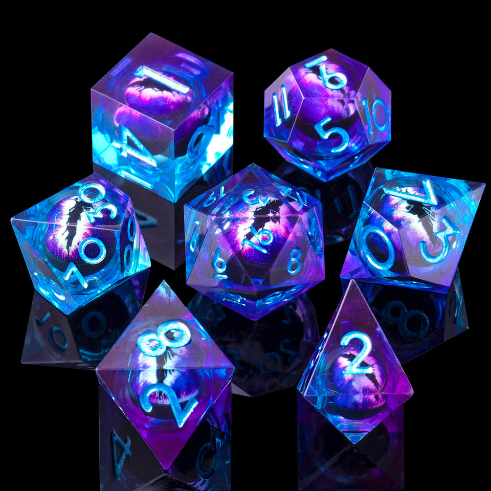 YEMEKO Beholder's Eye DND dice blue-purple core close-up for immersive gameplay.