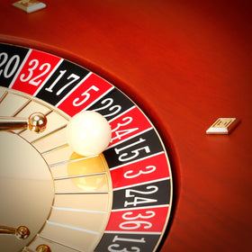 Ygebet roulette wheel spinner in motion showing smooth spinning action for effortless play.