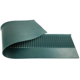 YH Poker casino-quality layout mat is ideal for practice and home games.