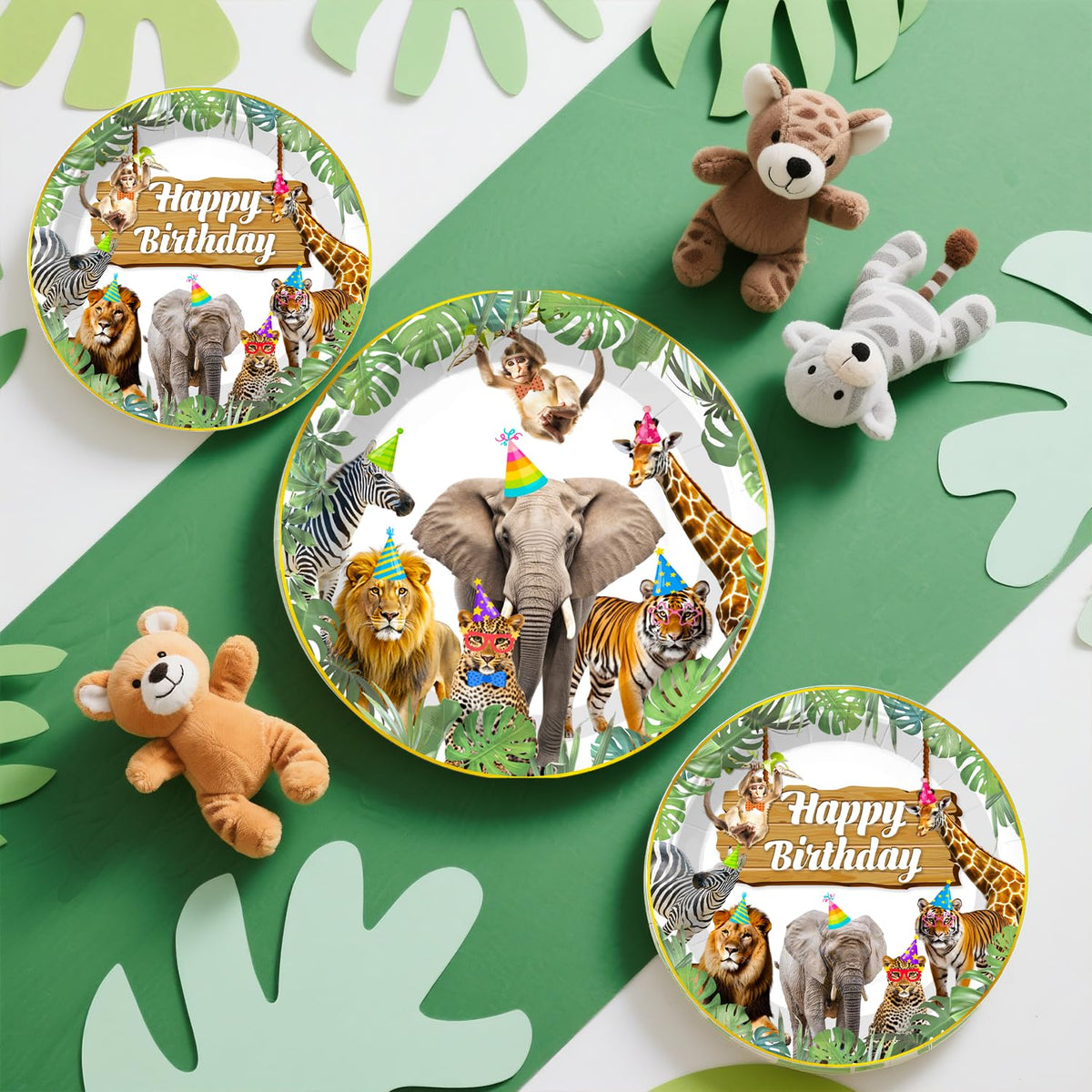 Yingoto safari napkins for quick cleanup and playful jungle charm.