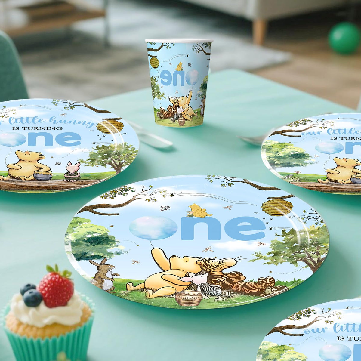 Yingoto Winnie Bear honeycomb centerpiece adds dimension to tables