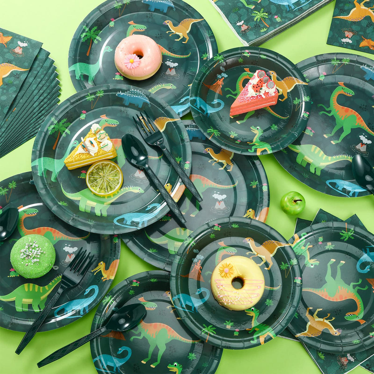 Yingzhao Three Rex dinosaur-themed decorations kit creates a memorable birthday setup.