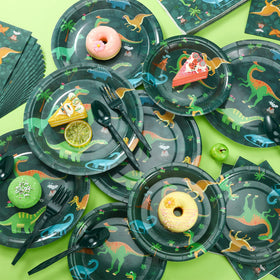 Yingzhao Three Rex dinosaur-themed decorations kit creates a memorable birthday setup.