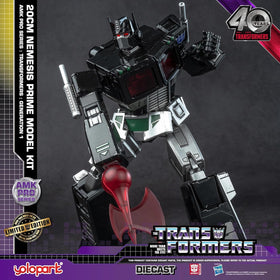Ion blaster and Energon axe enable dynamic action poses
