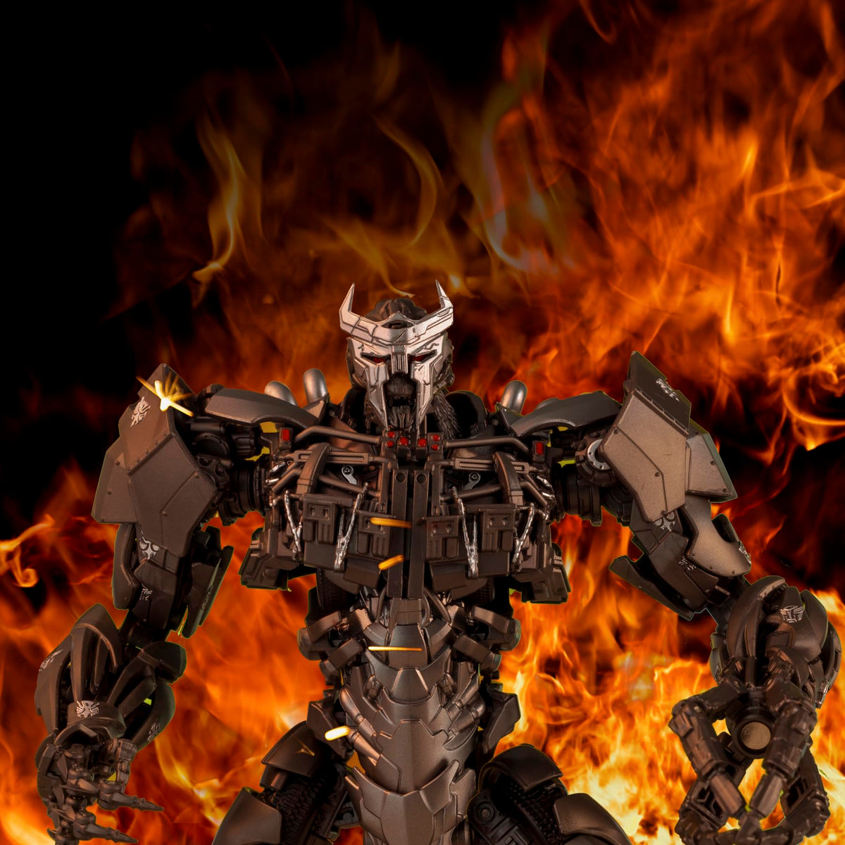 YOLOPARK Scourge figure interchangeable face captures iconic movie mood.