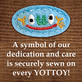 YOTTOY Frog plush in a cozy scene for bedtime storytelling