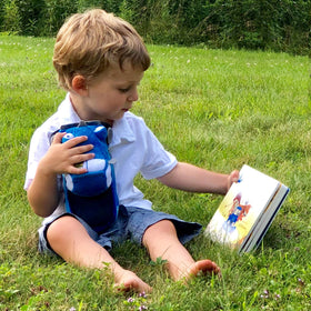 YOTTOY Little Blue Truck roof beep feature invites interactive play and discovery.